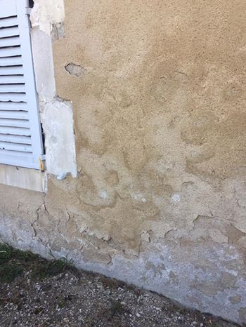 traces de sels sur les murs peintures qui cloquent lyon