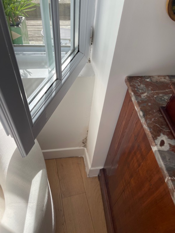 Condensation de l’air dans une chambre d’un appartement sur les murs et dans les placards ? Quelle solution choisir ?