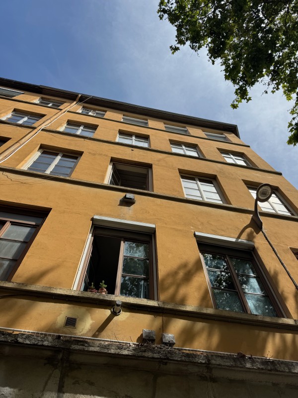 Traitement de l’humidité à Lyon : l’expertise contre les remontées capillaires et le salpêtre à la Croix-Rousse
