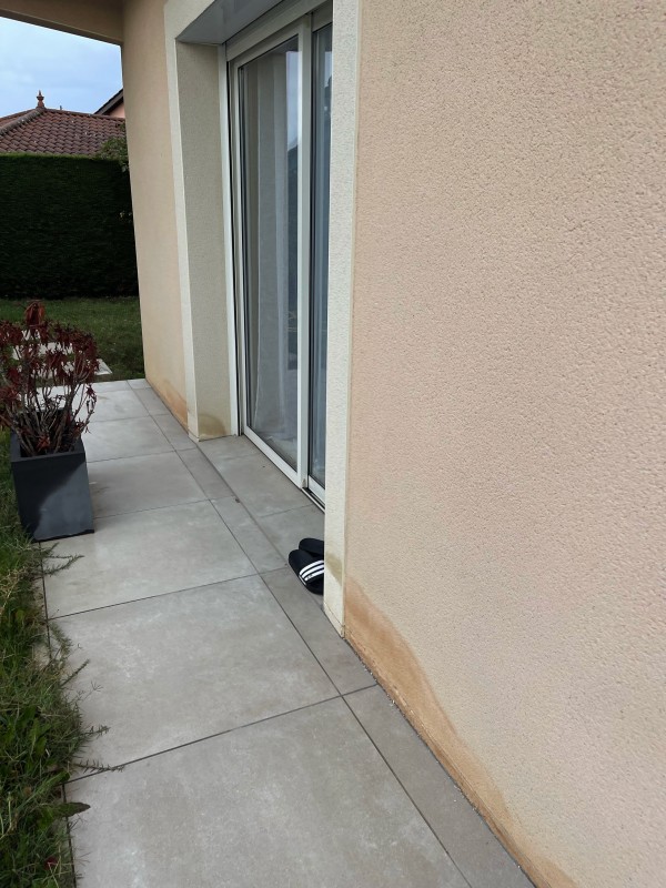 Pourquoi une expertise humidité est-elle importante avant l'achat d'un bien immobilier en Beaujolais ?
