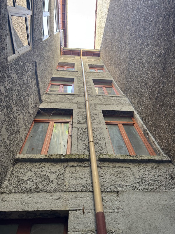 Comment l'expertise bâtiment peut-elle aider à résoudre les problèmes d'humidité ?