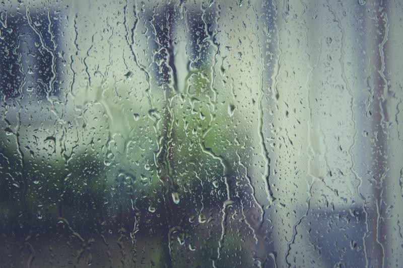 Condensation de l'air dans une maison à Caen